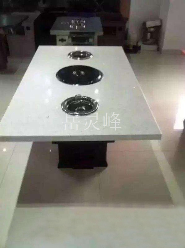 岳靈峰制品無煙火鍋?zhàn)离姶艩t一體商用屋（www.hcmqhm.cn)